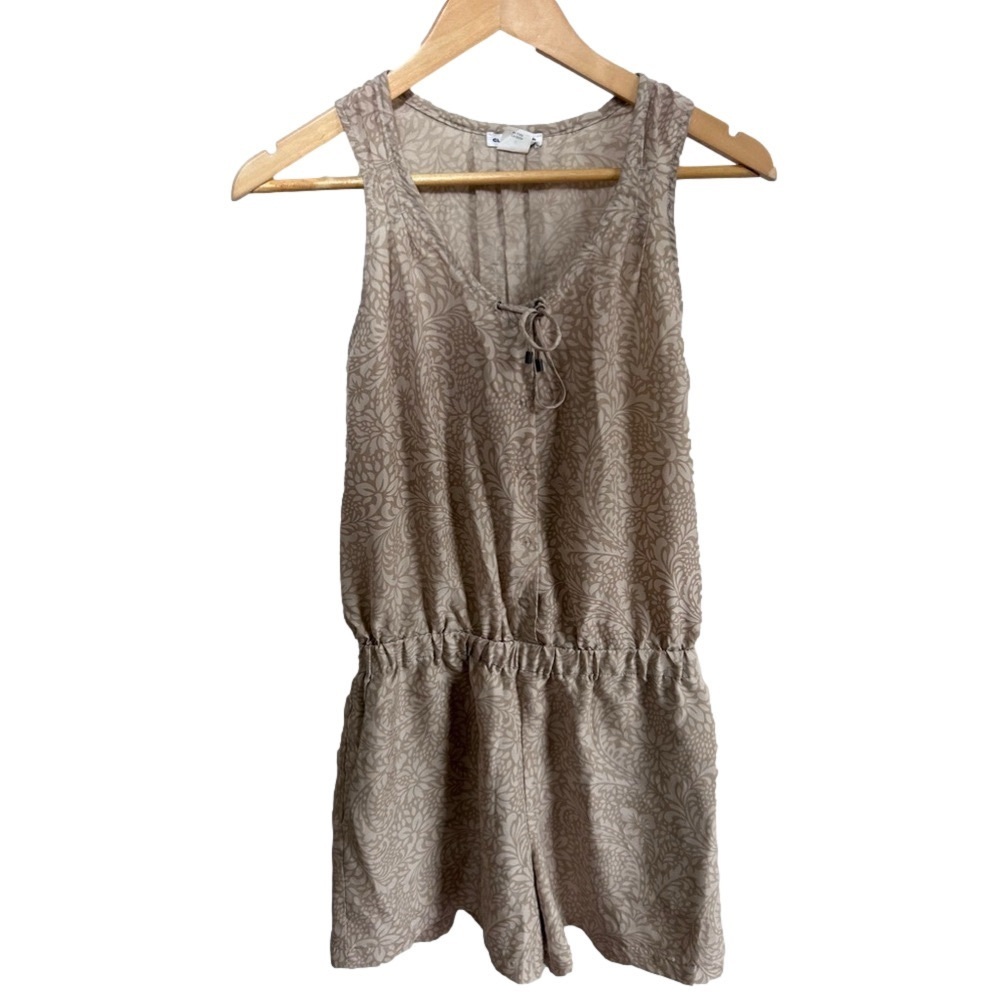 Club Monaco  silk Womens Short Romper
Size 0 Tan Floral Tank Sleeveless pattern